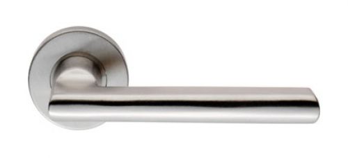 Click Here To Enlarge This Photo Of CSL1134SSS - Carlisle Brass Eurospec 'Carlton' Designer Lever on Round Rose &lpar;G304&rpar; Satin Stainless Steel
