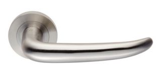 SWL1135SSS - Carlisle Brass Eurospec 'Luenza' Designer Lever on Round Rose &lpar;G304&rpar; Satin Stainless Steel