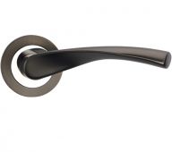FGOVAD-GMG - Fortessa Gotham 'Vadar' Door Handle on Round Rose &lpar;Gun Metal Grey&sol;Polished Chrome&rpar;