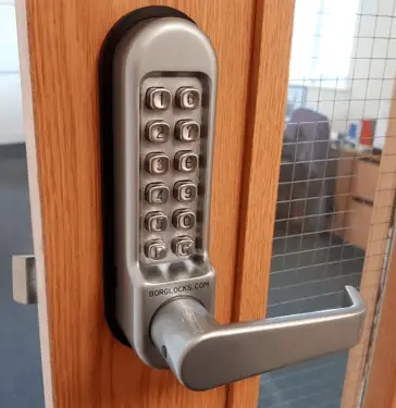 Click Here To Enlarge This Photo Of BORG Locks BL5408 SC Medium&sol;Heavy Duty Digital Lock &lpar;Flat Bar&rpar; with Free Passage Mode &lpar;Front Plate only for use with Panic Hardware&rpar; - Satin Chrome